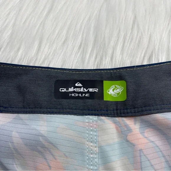 Quiksilver Highline Swim Shorts Tropical Print Men’s Size 34 NWT MSRP $65